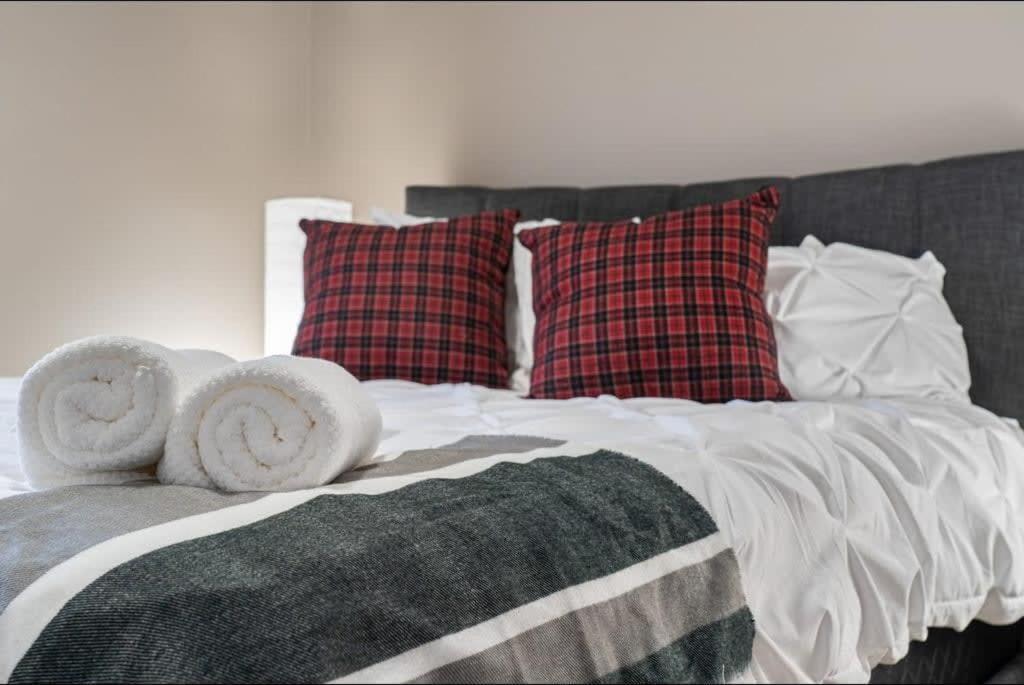 Cozy Mountain I Hot Tub & Pool I Close 2 I Tv Holiday home *